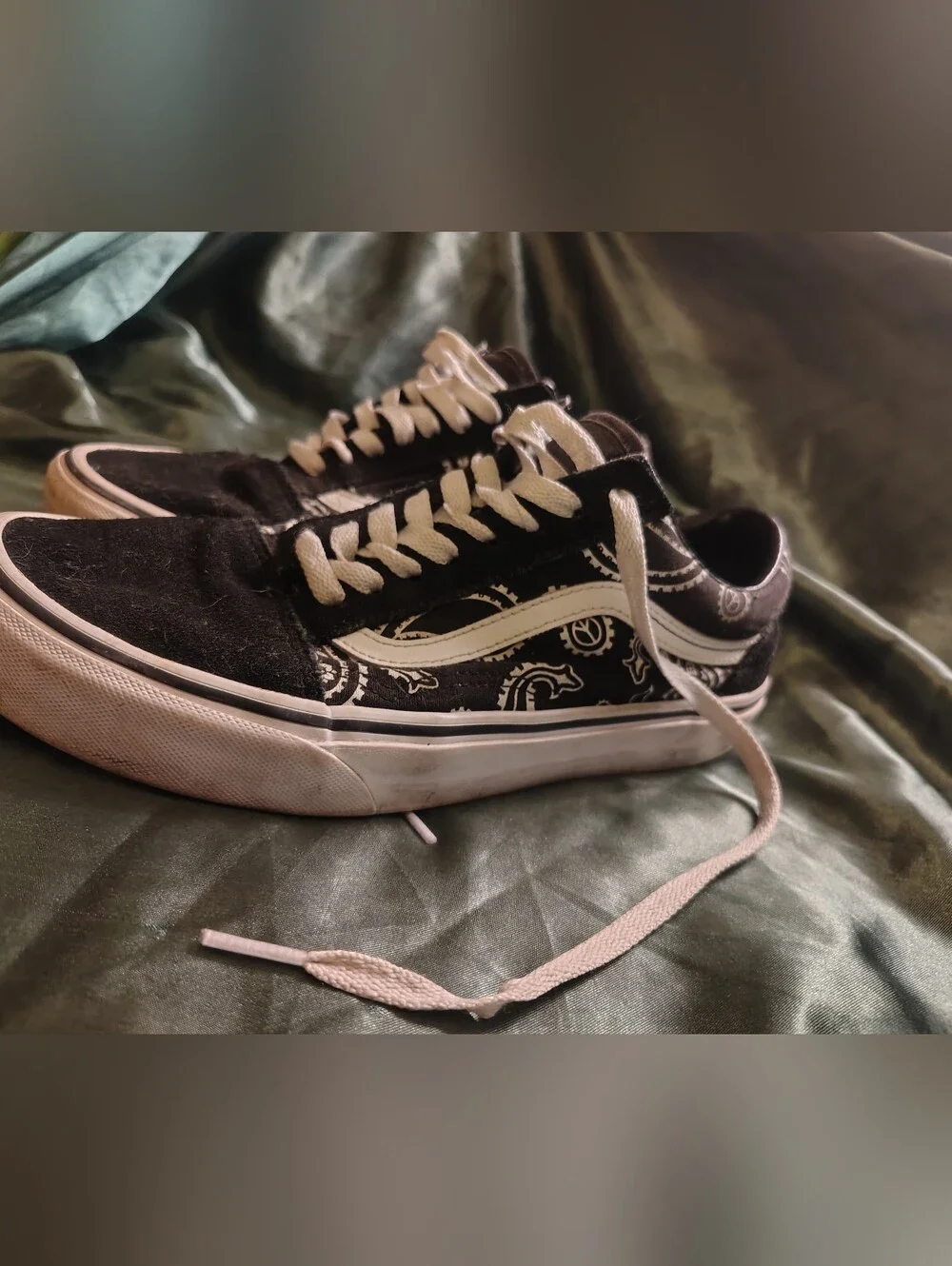 Vans Old Skool Peace Paisley Bandana Black White Low Top Skate Sneakers 8.0/9.5